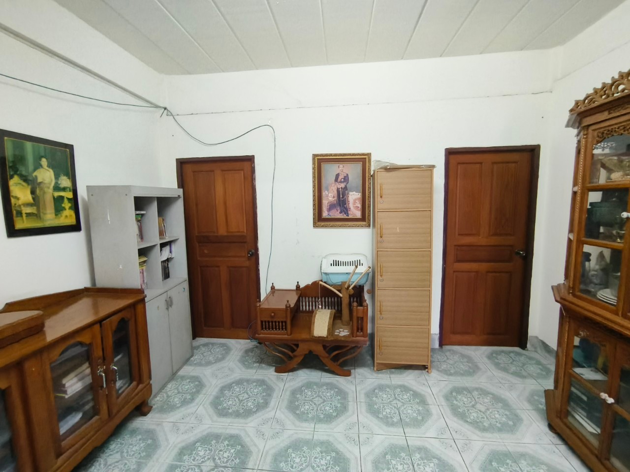 ขายอาคารพาณิชย์ 3 ชั้นครึ่ง (2 คูหาติดกัน) ใกล้ตลาดคลอง16 ตำบลดอนฉิมพลี อำเภอบางน้ำเปรี้ยว จังหวัดฉะเชิงเทรา